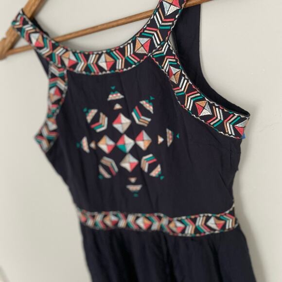 💗 3/$10 💗 NEW cupcakes & cashmere Sleeveless Embroidered Maxi Dress Size 2 - Picture 8 of 13